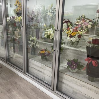 Amore Dolce Flowers - Flower case - Florists Near Me - Whittier, California Amore Dolce Flowers - Flower case - Florists Near Me - Whittier, California