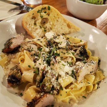 Adamo's - Chicken fettuccine - New American Near Me - Sacramento, California