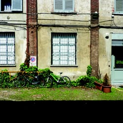 Attu Studio - L'ingresso sulla corte
