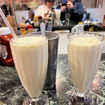 Mo's Grill - Vanilla milkshake- good enough for two! - Burgers Near Me - San Francisco, California Mo's Grill - Vanilla milkshake- good enough for two! - Burgers Near Me - San Francisco, California