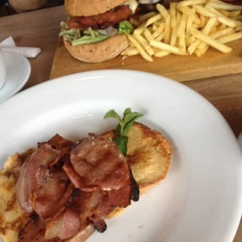 Perfect Blend - French toast with bacon and the chicken burger, both delicious! - Coffee & Tea Near Me - London, XGL Perfect Blend - French toast with bacon and the chicken burger, both delicious! - Coffee & Tea Near Me - London, XGL