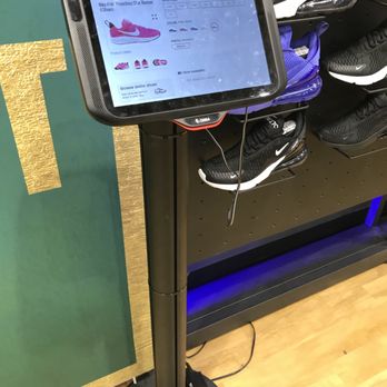 DICK'S Sporting Goods - Kiosk to scan and request shoes to try on - Sports Wear Near Me - San Jose, California