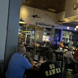 Cafe Gecko Fairview - Empty restaurant yet they say they are slammed.