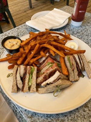 Hemingway's Restaurant and Bar by null