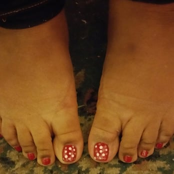 Bunny Nails - Polka dots on my toes - Nail Salons Near Me - Skokie, Illinois