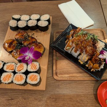 iEight - Left: blue crab maki, creme brulee, don't remember Right: volcano - Japanese Near Me - Culver City, California iEight - Left: blue crab maki, creme brulee, don't remember Right: volcano - Japanese Near Me - Culver City, California