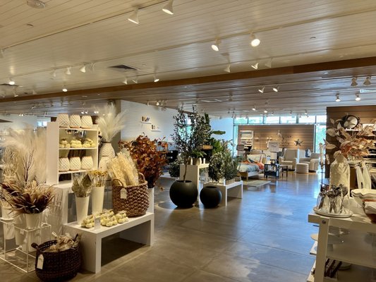 Crate & Barrel by null