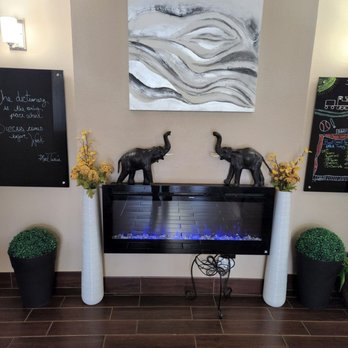 Comfort Suites Abingdon I-81 - It is welcoming lobby.... - Hotels Near Me - Abingdon, Virginia