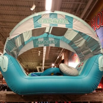Bass Pro Shops - Water lounge - Outdoor Gear Near Me - Dania, Florida