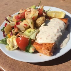 Edun Herkkukeidas - Salmon with a hefty salad
