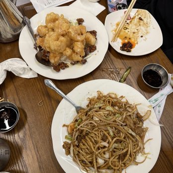 Din Ding Dumpling House - Honey Walnut Prawns and Chow Ma Mein - Dim Sum Near Me - Union City, California Din Ding Dumpling House - Honey Walnut Prawns and Chow Ma Mein - Dim Sum Near Me - Union City, California