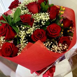 Rosebay Florist - Deeply in love are a message to send with these beautiful deozen red roses