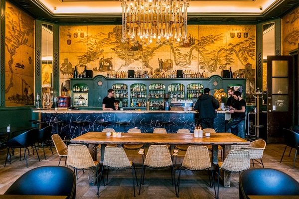 Die Goldene Bar by null