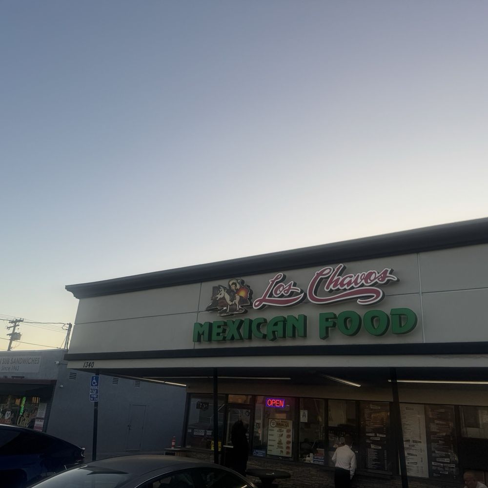 Los Chavos Mexican Food - Restaurant view from parking lot - Tacos Near Me - El Cajon, California Los Chavos Mexican Food - Restaurant view from parking lot - Tacos Near Me - El Cajon, California