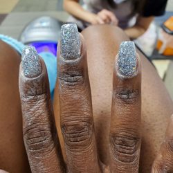 Vy's Nail Salon - BAD AND LAVK OF CUSTOMER SERVICE EXPERIENCE