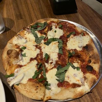Yard House - Margherita Pizza 5/5 yummy - New American Near Me - San Jose, California Yard House - Margherita Pizza 5/5 yummy - New American Near Me - San Jose, California