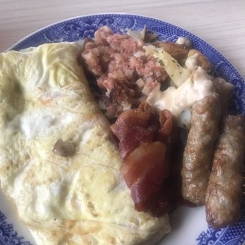 Aunt Catfish's - Scott made this great veggie omelet, I also tried corn beef hash, fried potatoes, bacon and sausage - Southern Near Me - Port Orange, Florida Aunt Catfish's - Scott made this great veggie omelet, I also tried corn beef hash, fried potatoes, bacon and sausage - Southern Near Me - Port Orange, Florida