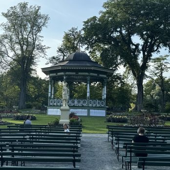 Halifax Public Gardens - The center - Botanical Gardens Near Me - Halifax, Nova Scotia
