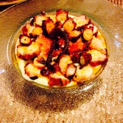 la Bodeguita del Medio de Madrid - Pulpo a la brasa sobre puré de patata con mantequilla francesa.
