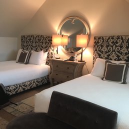 Comfey and inviting room