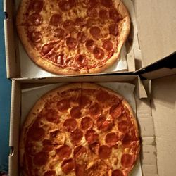 Toni's Pizza - Amazing pepperonis pizza