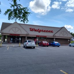 Doing a dad errand! @walgreens @westsidepharmacy @yelpcincy #tuesday #pharmacy