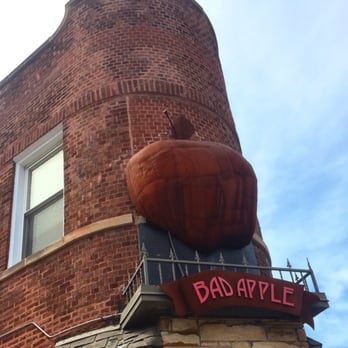 The Bad Apple - Cool building - Burgers Near Me - Chicago, Illinois