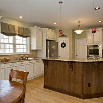 The Stone Link - a large kitchen with a center island - Flooring Near Me - Longview, Texas The Stone Link - a large kitchen with a center island - Flooring Near Me - Longview, Texas