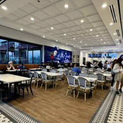 Paris Baguette - 12.04.23 view of the seating area as you enter the cafe