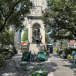 BELL RINGERS MONUMENT.