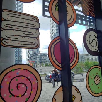 Crumbl - The Well - Window - Bakeries Near Me - Toronto, Ontario