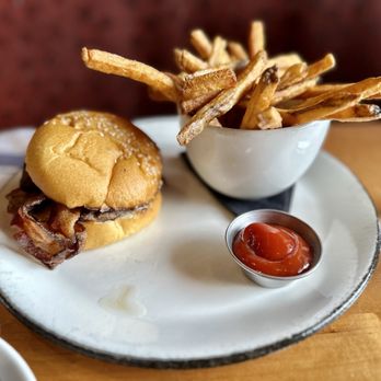 Smash Kitchen & Bar - Smash Burger - Comfort Food Near Me - Unionville, Ontario Smash Kitchen & Bar - Smash Burger - Comfort Food Near Me - Unionville, Ontario