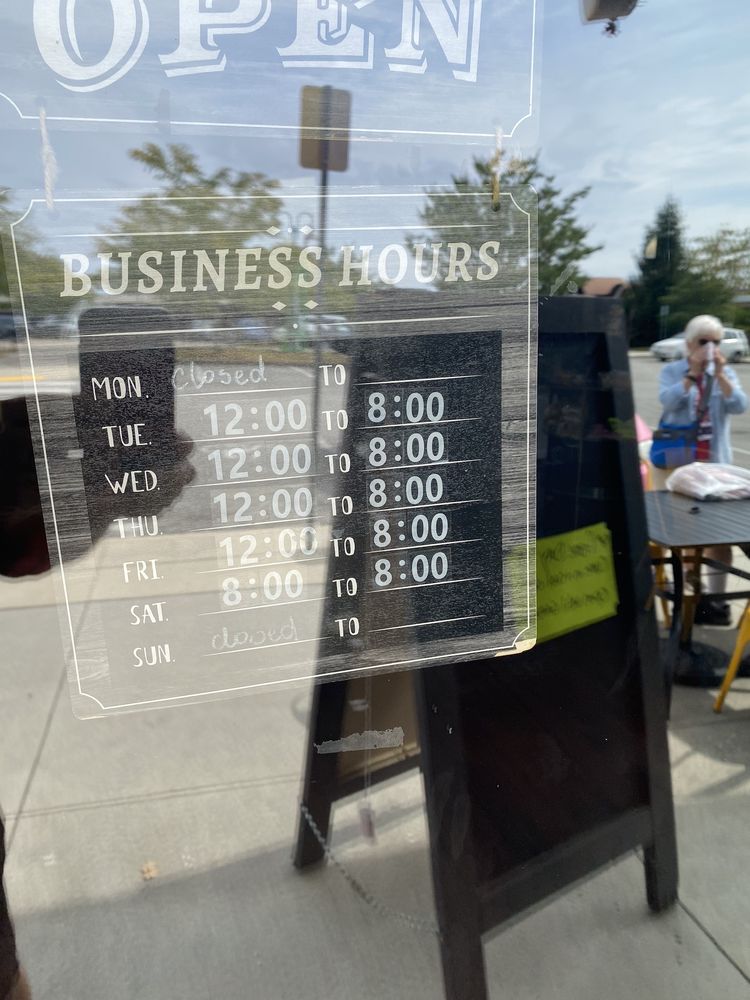 RAZZLEBERRY’S ICE CREAM LAB AND KITCHEN 215 Jackson Sq, Oak Ridge