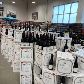 Binny's Beverage Depot - rows of wine bottles - Beer, Wine & Spirits Near Me - Orland Park, Illinois