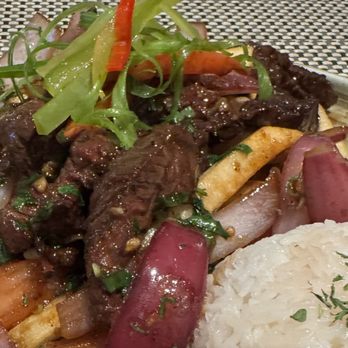 El Huarique Peruvian Kitchen - Lomo saltado - Peruvian Near Me - Culver City, California