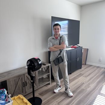 Prime Moving - One of the two workers. - Movers Near Me - Glendale, California