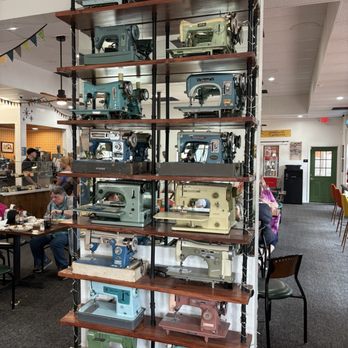 Bee’s Bakery Cafe - Love the vintage sewing machine collection - Bakeries Near Me - Oakhurst, California Bee’s Bakery Cafe - Love the vintage sewing machine collection - Bakeries Near Me - Oakhurst, California
