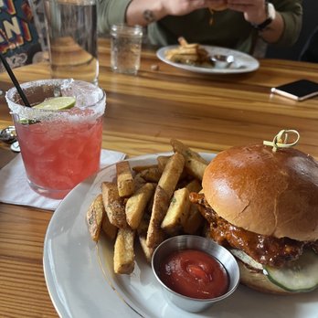 Craft Urban - Yum - New American Near Me - Aurora, Illinois