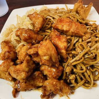 Peace Cuisine - General Chicken lunch $1 extra for 1/2 fried rice 1/2 chow mein - Chinese Near Me - West Sacramento, California Peace Cuisine - General Chicken lunch $1 extra for 1/2 fried rice 1/2 chow mein - Chinese Near Me - West Sacramento, California