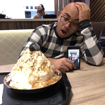 Meet Fresh - The sheer size of the shaved ice - Desserts Near Me - Montreal, Quebec