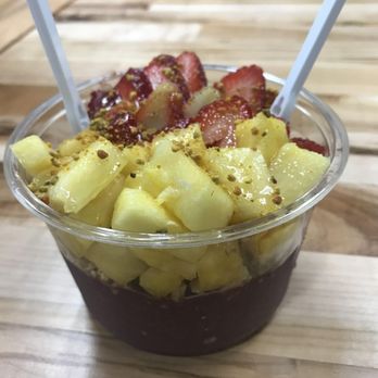 Good Fruit Co. - Strawberries, pineapple, granola, bee pollen, acai - don't remember the name of the bowl - Acai Bowls Near Me - Gulf Breeze, Florida