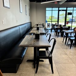 Old School Bagel - Lots of seating