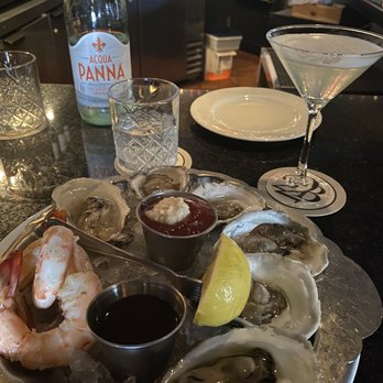 22 Bowen's - Oysters & shrimp - New American Near Me - Newport, Rhode Island
