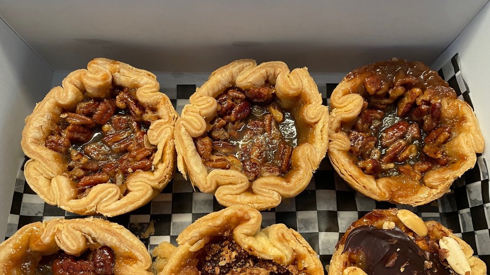 CIRCLES AND SQUARES Updated August 2024 62 Photos & 20 Reviews