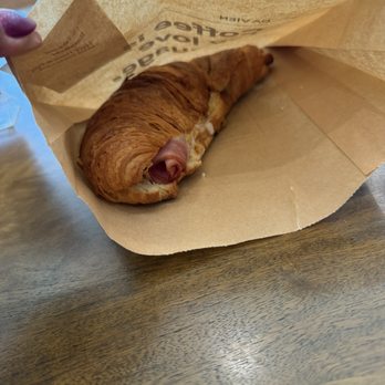 Da Vien Coffee - Egg and ham croissant sandwich - Coffee & Tea Near Me - Long Beach, California
