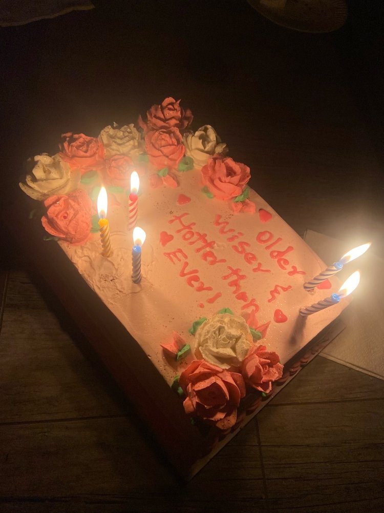 Medina's Bakery Logo