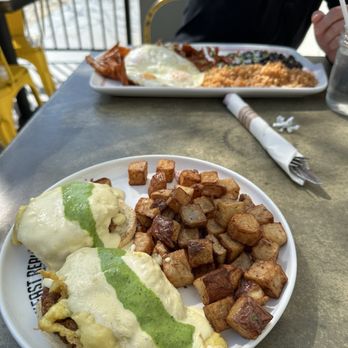Breakfast Republic - Vegan eggs and Benny - Breakfast & Brunch Near Me - Culver City, California Breakfast Republic - Vegan eggs and Benny - Breakfast & Brunch Near Me - Culver City, California