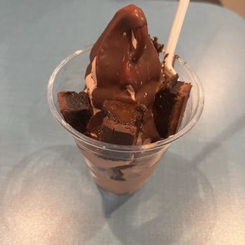 Armadillo's Ice Cream Shoppe - Chocolate sundae with hard chocolate drizzle and brownie bites - Ice Cream & Frozen Yogurt Near Me - Rapid City, South Dakota
