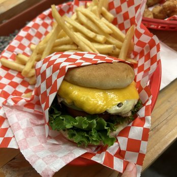 Flo's Diner - Classic burger and fries - Diners Near Me - Chalfant Valley, California