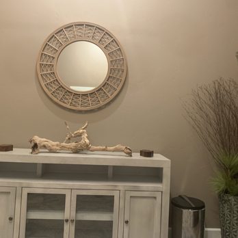 Earthy Ruby - Waiting room - Acupuncture Near Me - Cupertino, California